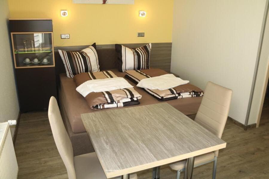 Pension Florion Bernburg Buitenkant foto